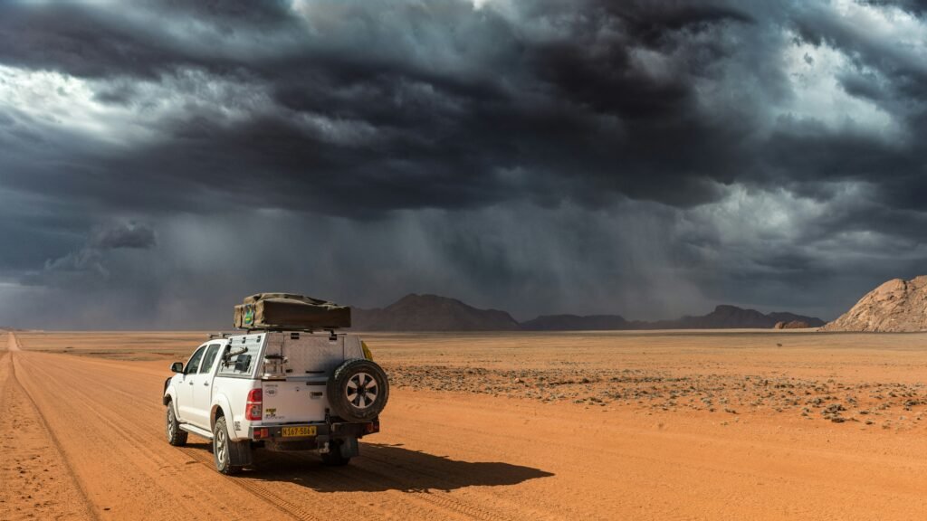 expedition-vehicle-in-remote-land-overlan-expedition-circuits