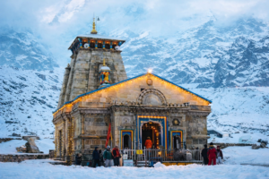 Kedarnath-Temple-amid-snowy-peaks-explore-uttarakhand-guide