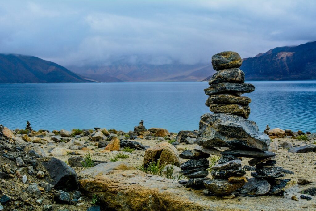 Cairns on high altitude mountain trail_explore-india-guide