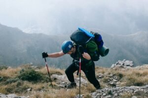 trekker-ascending-high-altitude-trail-with-heavy-bag-pack-trek-fitness-score-guide