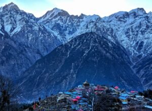 snow-peaked-mountain-and-village-in-explore-himachal-pradesh-guide