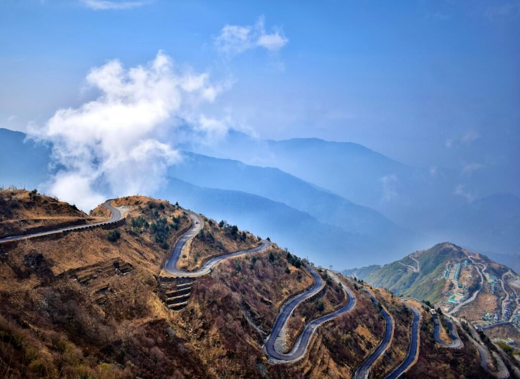 winding-road-on-valley-experiences-in-sikkim